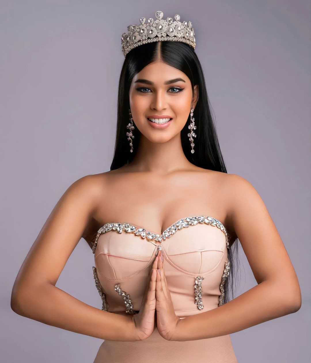 Ngày 3/4, chuyên trang sắc đẹp Pageant Aesthetics đăng tải bài viết chúc mừng người đẹp Apsara CJ trở thành Hoa hậu Chuyển giới Ấn Độ 2023. Cô đại diện Ấn Độ ở cuộc thi Miss International Queen - Hoa hậu Chuyển giới Quốc tế tại Thái Lan.