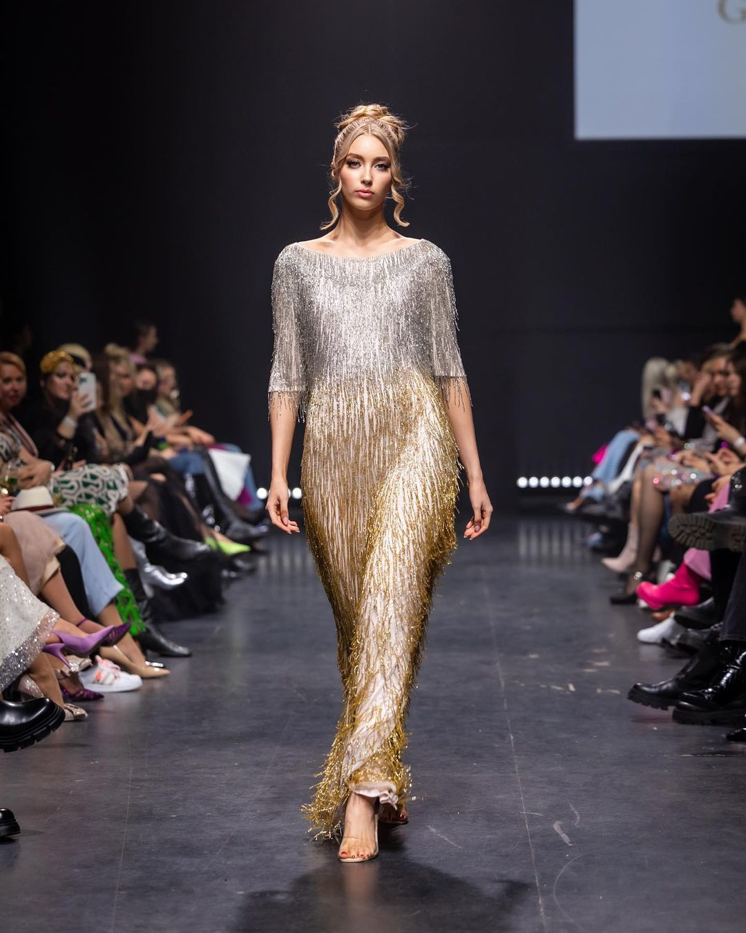 Hoa hậu Quốc tế 2022 Jasmin Selberg đăng tải loạt ảnh trình diễn tại Tuần lễ thời trang Tallinn ở Estonia.