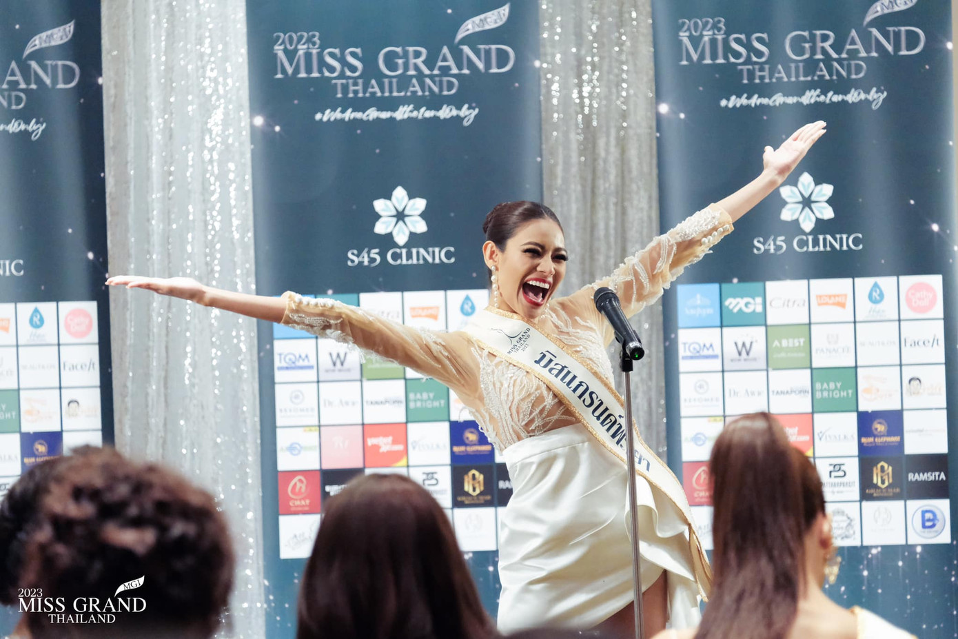 Trong những năm đầu tổ chức, màn hô tên trở thành "đặc sản" được yêu thích của Hoa hậu Hòa bình Thái Lan. Phần thi này viral trên mạng xã hội và thu hút nhiều lượt xem, bình luận của khán giả.