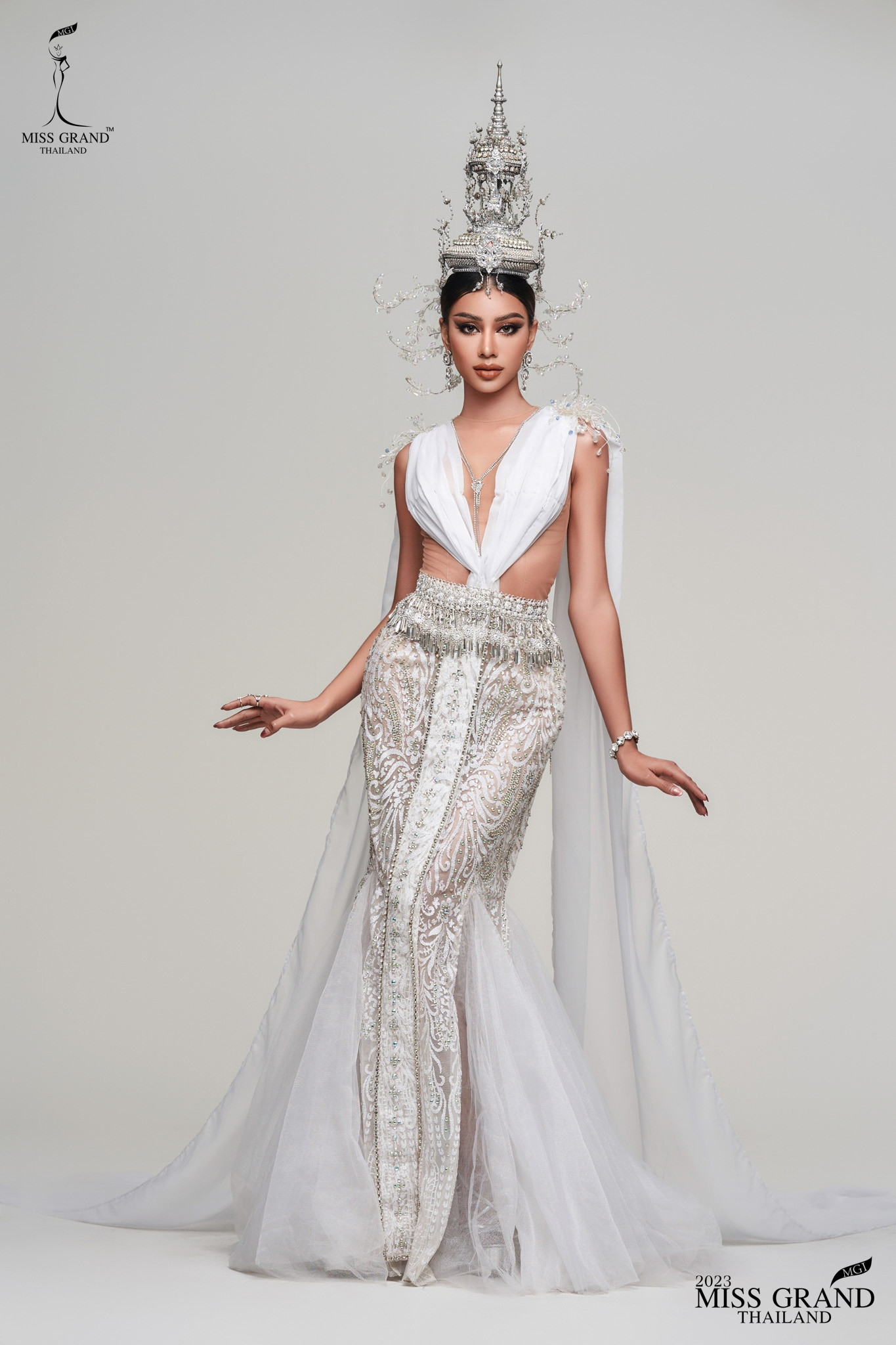 Trang phục dân tộc là một phần thi quan trọng và được yêu thích của cuộc thi Hoa hậu Hòa bình Thái Lan. Tham gia phần thi này, các thí sinh đều thể hiện sự đầu tư chỉn chu, hoành tráng. Các đêm thi trang phục dân tộc của Hoa hậu Hòa bình Thái Lan thu hút lượng lớn khán giả theo dõi.