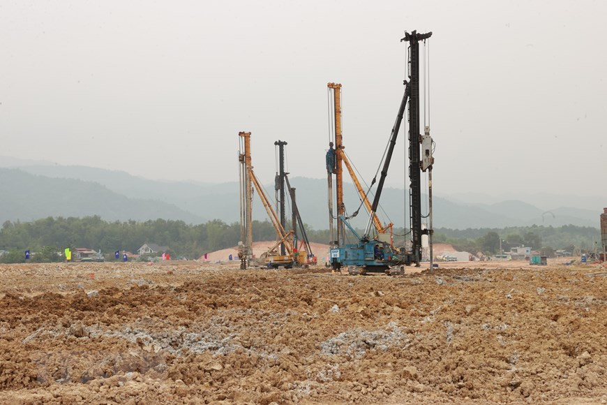 Công trường Dự án đầu tư xây dựng mở rộng Cảng hàng không Điện Biên. (Ảnh: Dương Giang/TTXVN) Công trường Dự án đầu tư xây dựng mở rộng Cảng hàng không Điện Biên. (Ảnh: Dương Giang/TTXVN)