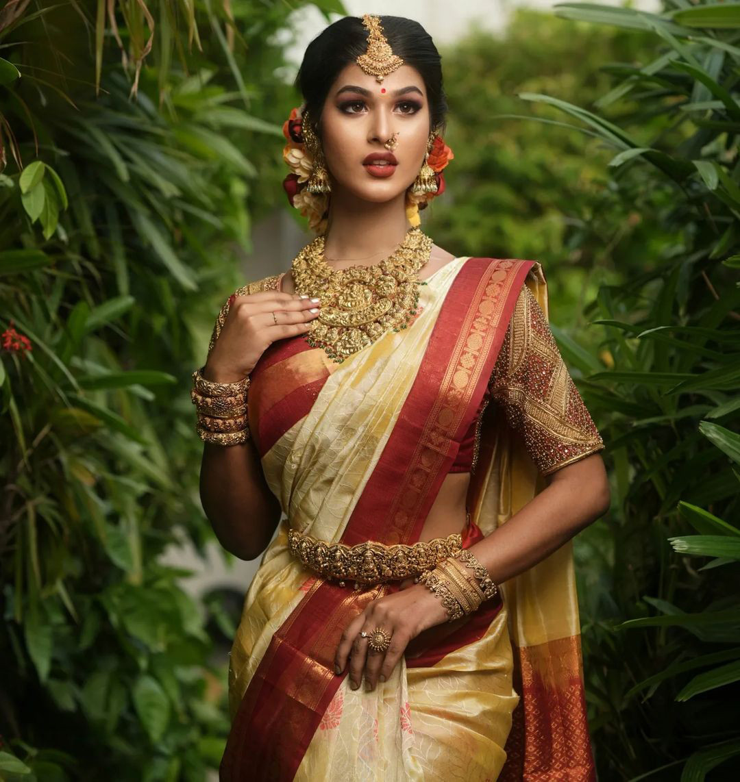 Apsara CJ được giới thiệu là diễn viên, người mẫu quảng cáo nổi tiếng tại Ấn Độ. Nhan sắc của người đẹp nhận được nhiều đánh giá tích cực từ khán giả. Cô có gương mặt nữ tính, dịu dàng. Trước đó, các đại diện Ấn Độ cử đến đấu trường Miss International Queen thường bị chê thô cứng.