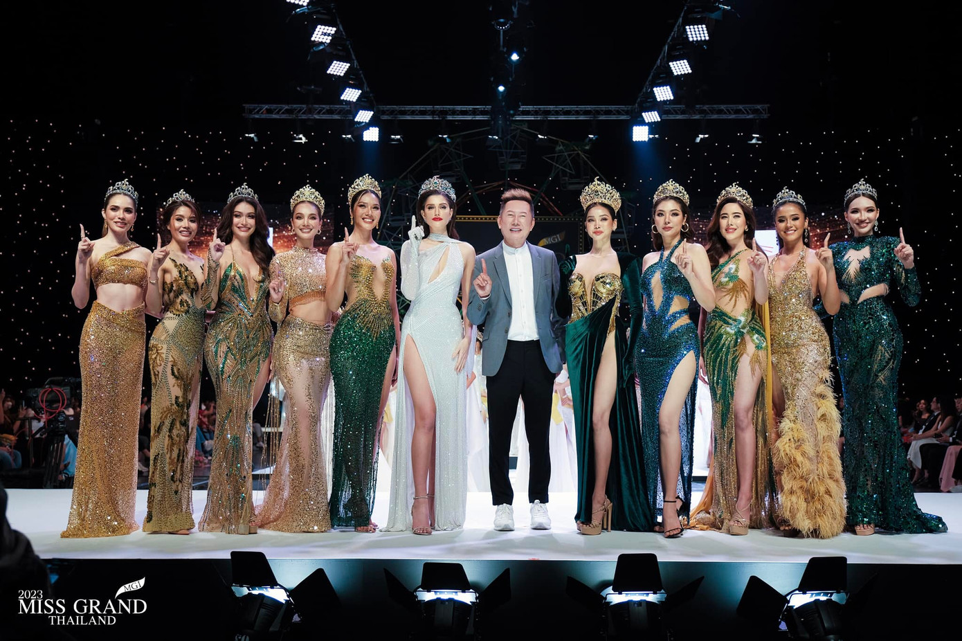 Đương kim Hoa hậu Hòa bình Quốc tế 2022 Isaballe Menin được khen với bộ váy trắng gợi cảm. Đương kim Hoa hậu Hòa bình Quốc tế 2022 Isaballe Menin được khen với bộ váy trắng gợi cảm.