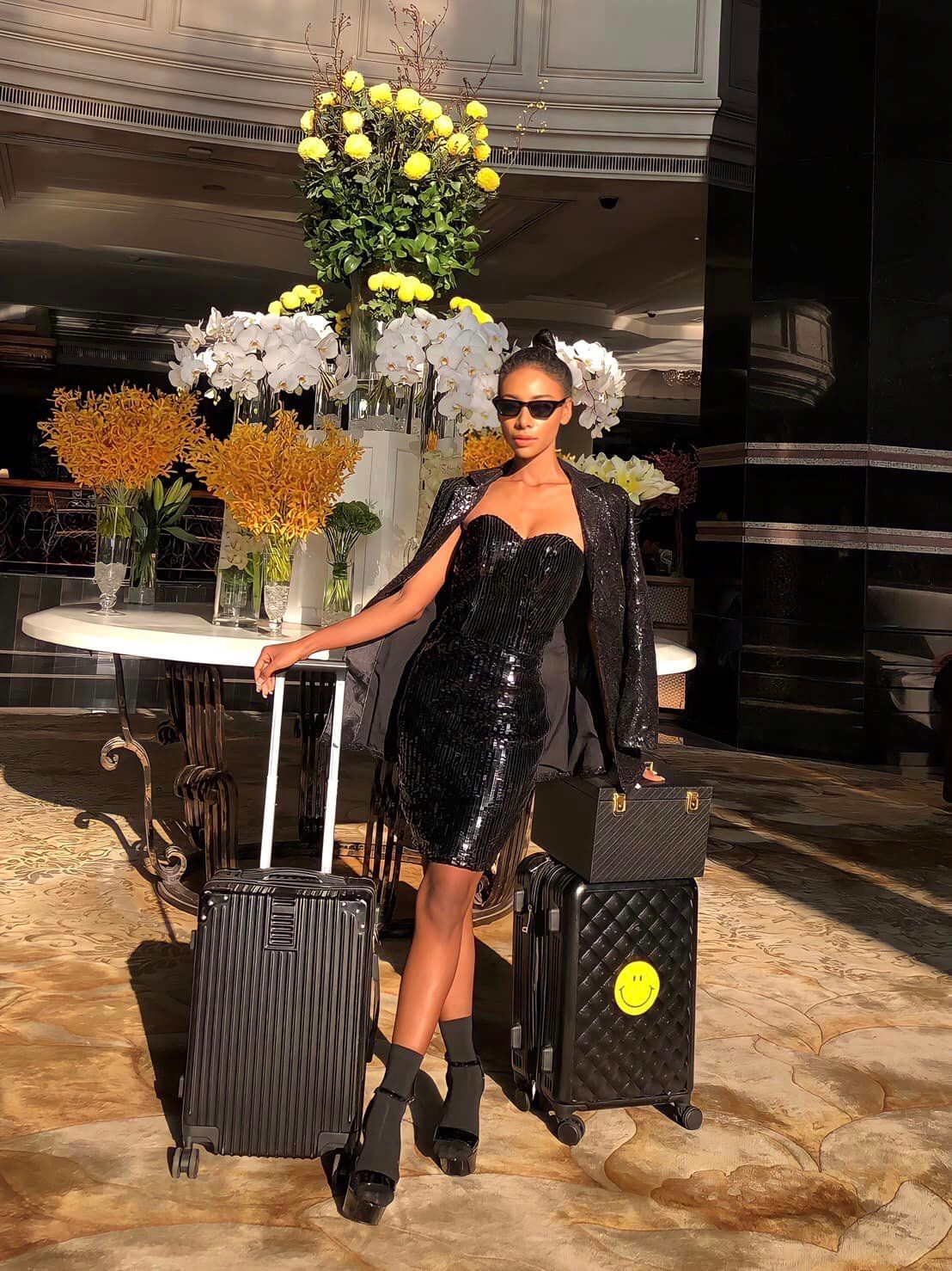 Ngày 3/4, 77 thí sinh đến từ các tỉnh, thành của Thái Lan đổ bộ về thủ đô Băng Cốc để tham gia cuộc thi Miss Grand Thailand - Hoa hậu Hòa bình Thái Lan 2023. Các thí sinh diện trang phục quyến rũ, mang theo nhiều hành lý.