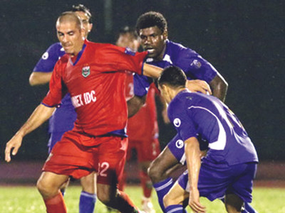 Molina (bìa trái), ngoại binh đột tử vì ma tuý trong thời gian thi đấu tại V.League. Ảnh: T.Vũ