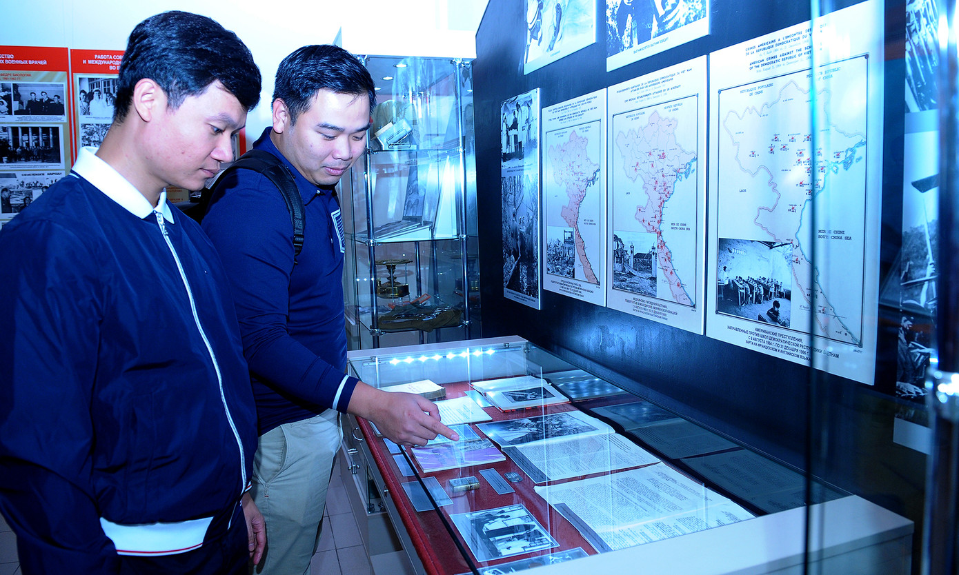 Thanh niên Việt - Nga ngược dòng lịch sử với không gian 'ảo' ảnh 6