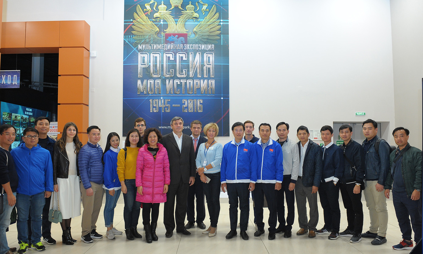 Thanh niên Việt - Nga ngược dòng lịch sử với không gian 'ảo' ảnh 12