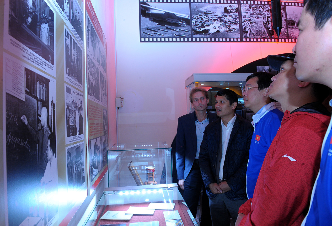 Thanh niên Việt - Nga ngược dòng lịch sử với không gian 'ảo' ảnh 4