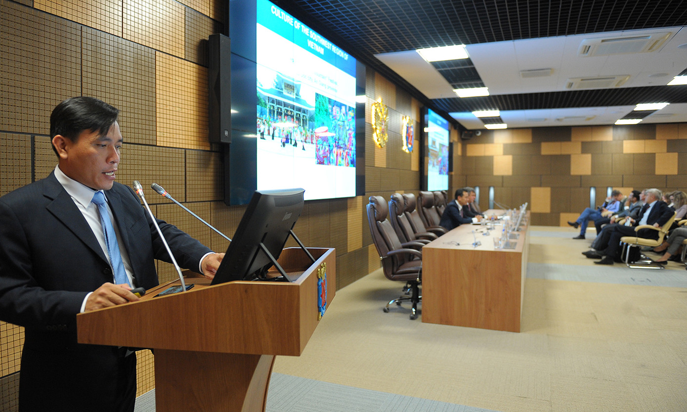 Thanh niên Việt - Nga trình diễn nét đặc sắc văn hoá dân tộc ảnh 9