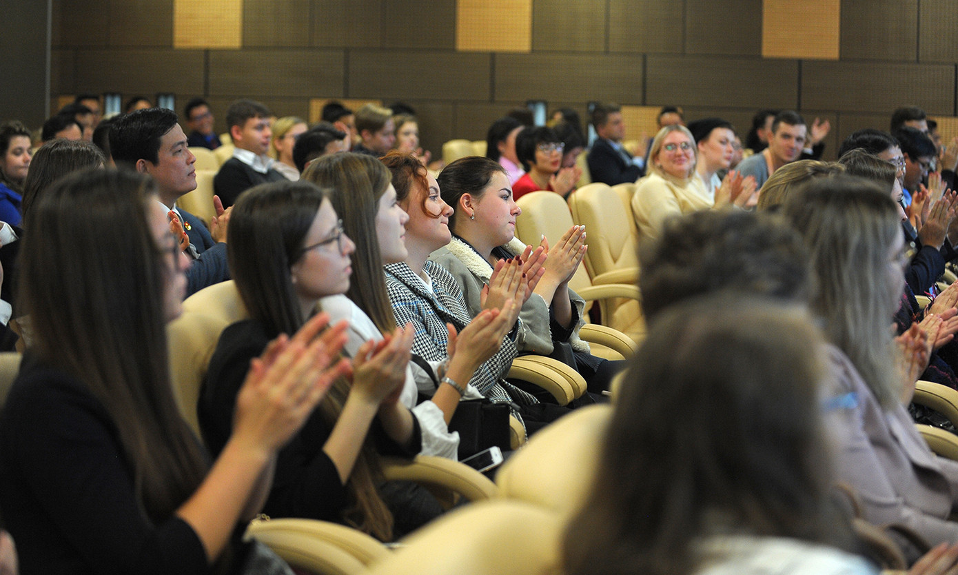 Thanh niên Việt - Nga trình diễn nét đặc sắc văn hoá dân tộc ảnh 13