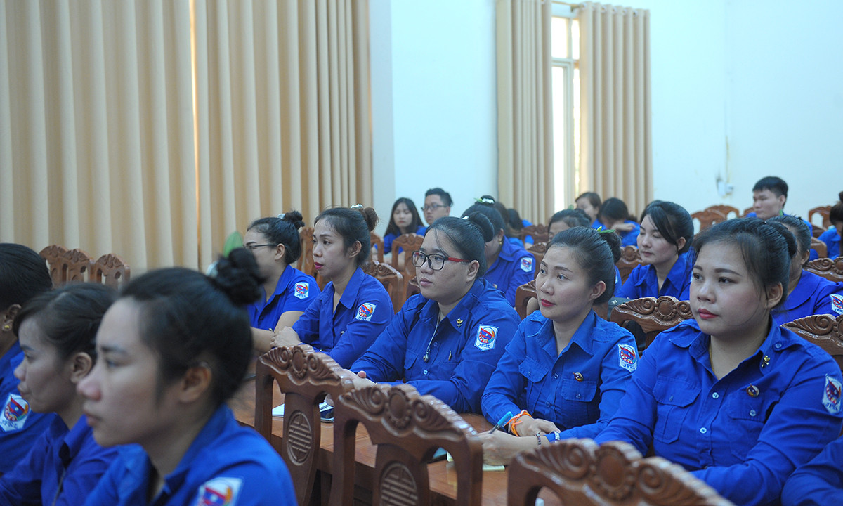 Bồi dưỡng công tác thanh niên cho cán bộ Đoàn Thanh niên Lào ảnh 4
