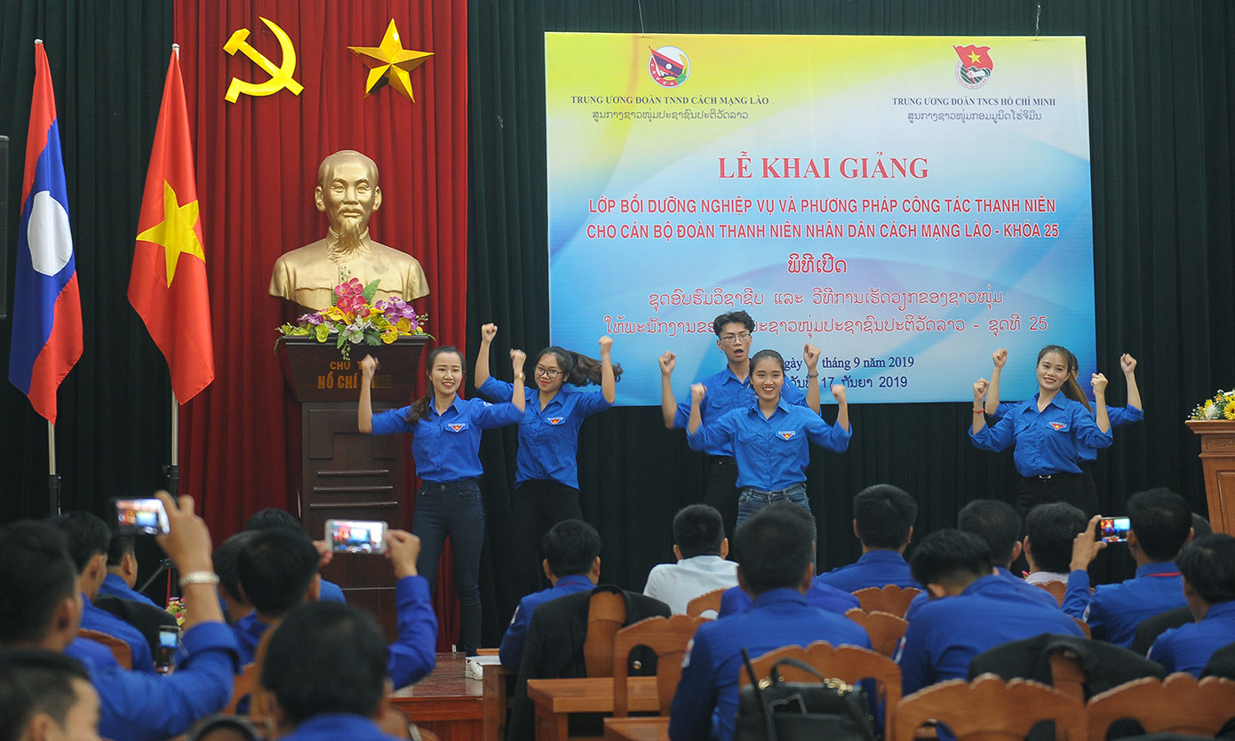 Bồi dưỡng công tác thanh niên cho cán bộ Đoàn Thanh niên Lào ảnh 1