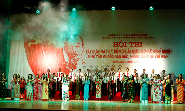 Tối 22-3, Học viện Thanh thiếu niên Việt Nam đã diễn ra Hội thi “Xây dựng và thực hiện chuẩn mực đạo đức nghề nghiệp theo tấm gương đạo đức, phong cách Hồ Chí Minh”. Góp mặt thi tài là 8 đội đến từ các chi bộ trong Học viện.