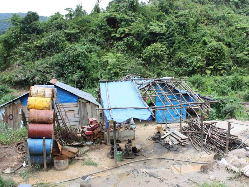 Một đại bản doanh ở bãi vàng xã Phước Thành. Ảnh: Nam Cường. Một đại bản doanh ở bãi vàng xã Phước Thành. Ảnh: Nam Cường