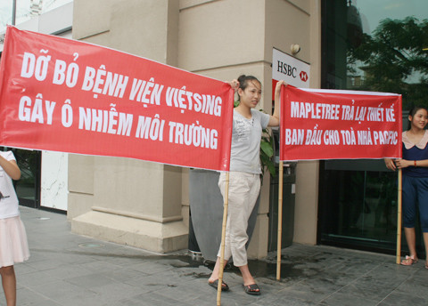 Chung cư bậc nhất Hà Nội: Tụ tập phản đối chủ đầu tư. Chung cư bậc nhất Hà Nội: Tụ tập phản đối chủ đầu tư