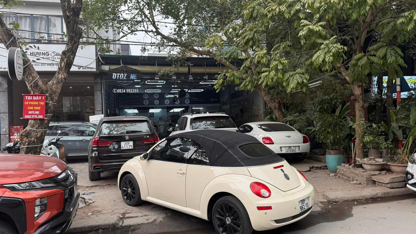 Xưởng sửa chữa thường đông đúc vào dịp cuối năm, người dùng có thể tự kiểm tra tại nhà. Ảnh: Hiển Nguyễn.