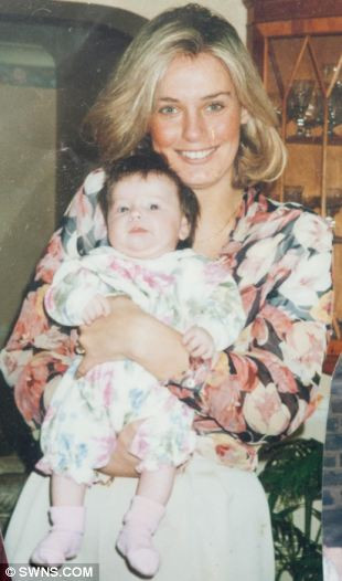 Florence ngày thơ bé được mẹ Lisa bế trên tay