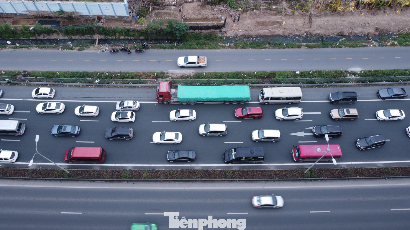 Hình ảnh lối ra cao tốc Pháp Vân - Cầu Giẽ từ trên cao. Hình ảnh lối ra cao tốc Pháp Vân - Cầu Giẽ từ trên cao.