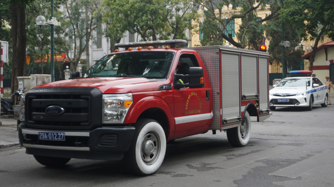 Xe chỉ huy chữa cháy, xe chữa cháy cabin đơn…