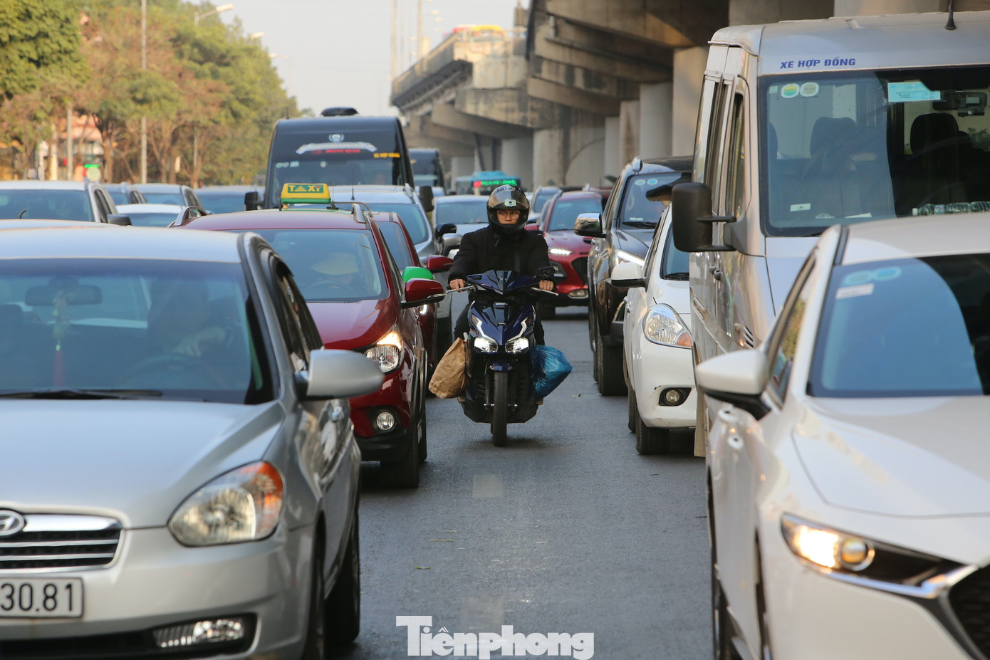 Theo Cục CSGT, kỳ nghỉ Tết Nguyên đán Quý Mão 2023 sắp kết thúc, do đó từ ngày 25/1 (mùng 4 Tết) người dân trên cả nước sẽ trở lại các tỉnh, thành để chuẩn bị bắt đầu cho công việc, học tập. Cục CSGT yêu cầu lực lượng CSGT tiếp tục bố trí lực lượng, thường trực trên các tuyến giao thông để hỗ trợ, giúp đỡ người dân bằng các hoạt động thiết thực, có ý nghĩa với tinh thần “lúc dân cần là CSGT có, đâu dân khó có CSGT”.