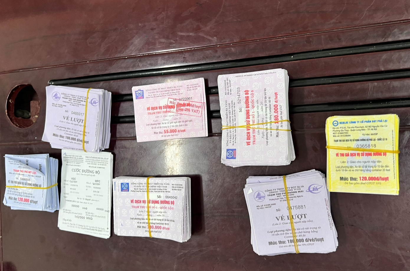 Vé giả thu giữ.