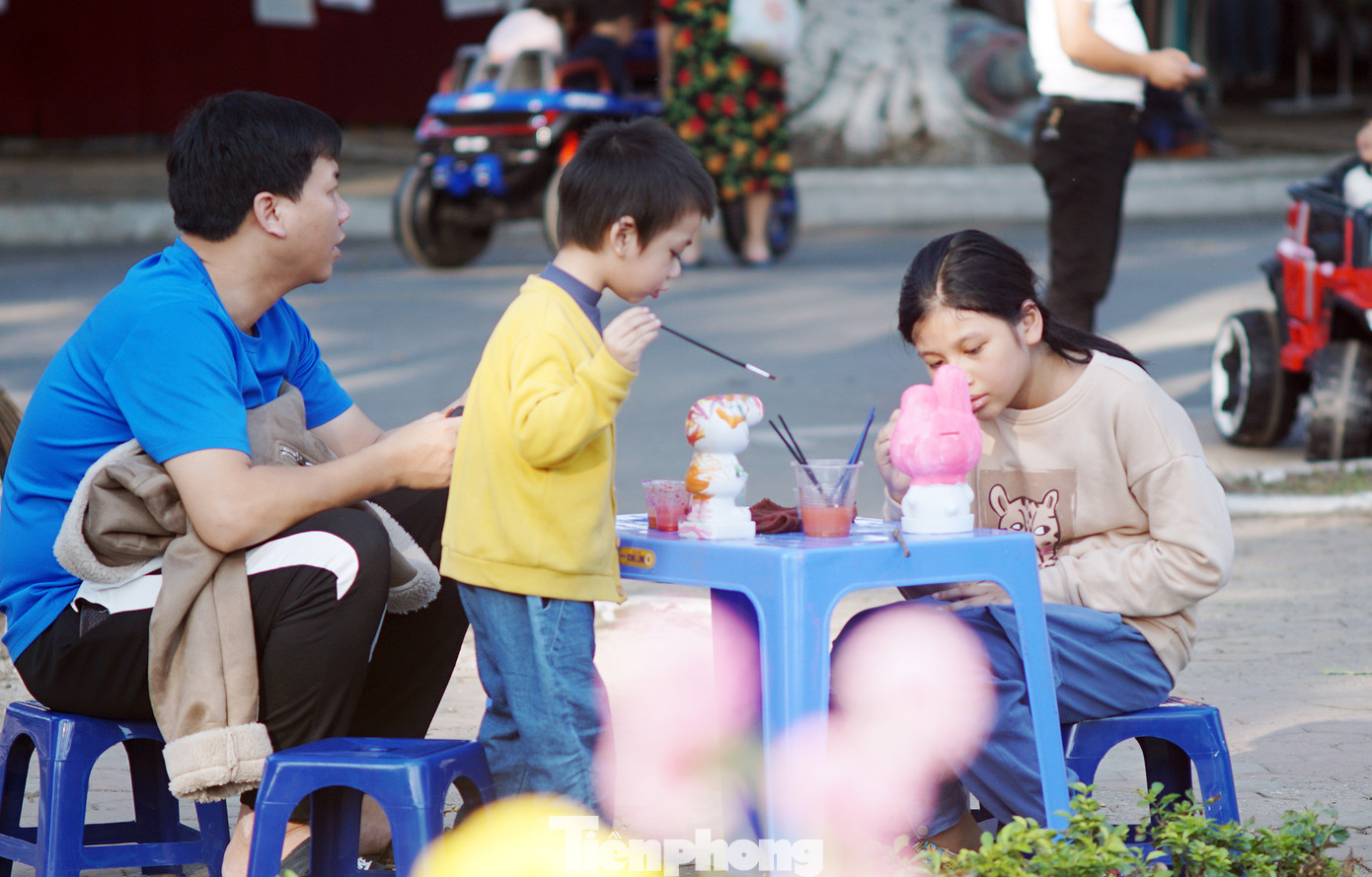 Phố đi bộ Trần Nhân Tông nhộn nhịp ngày cuối tuần ảnh 6