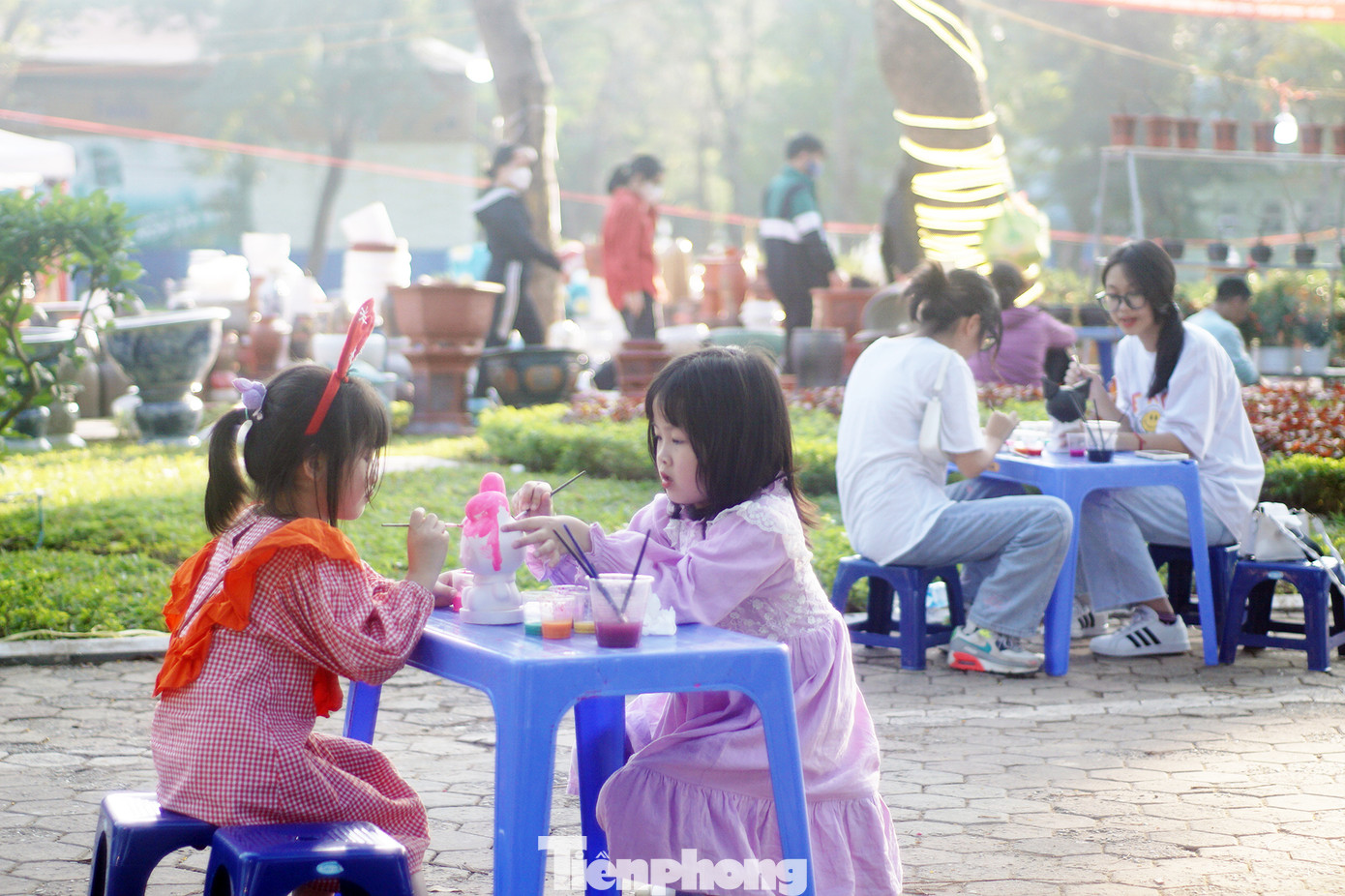 Phố đi bộ Trần Nhân Tông nhộn nhịp ngày cuối tuần ảnh 7