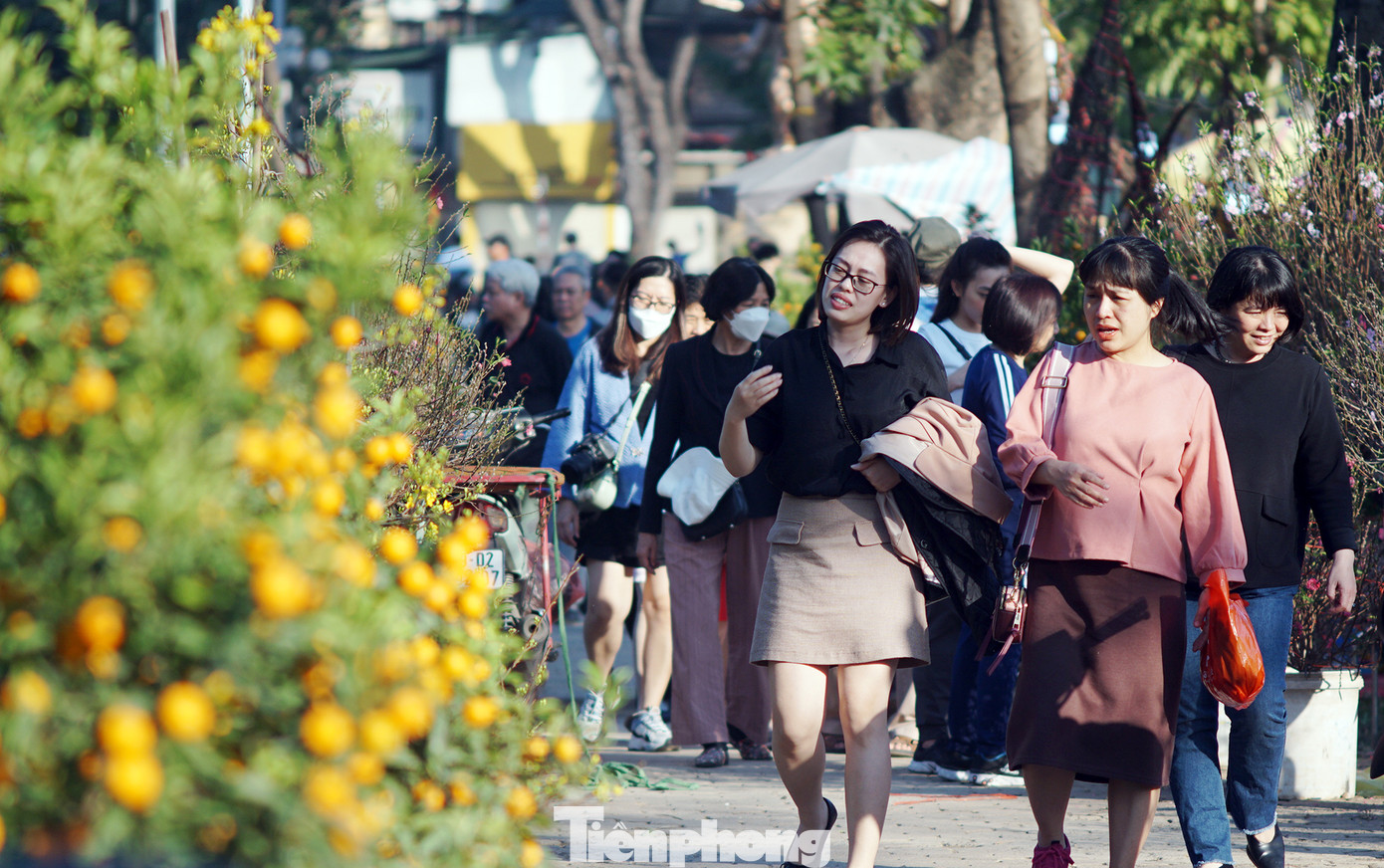Phố đi bộ Trần Nhân Tông nhộn nhịp ngày cuối tuần ảnh 5