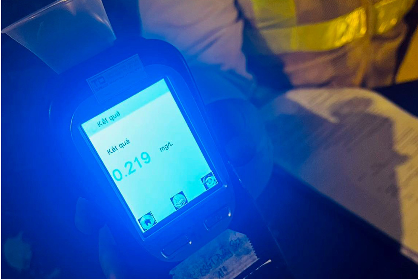 Nam tài xế vi phạm mức 0,219 mg/L khí thở.