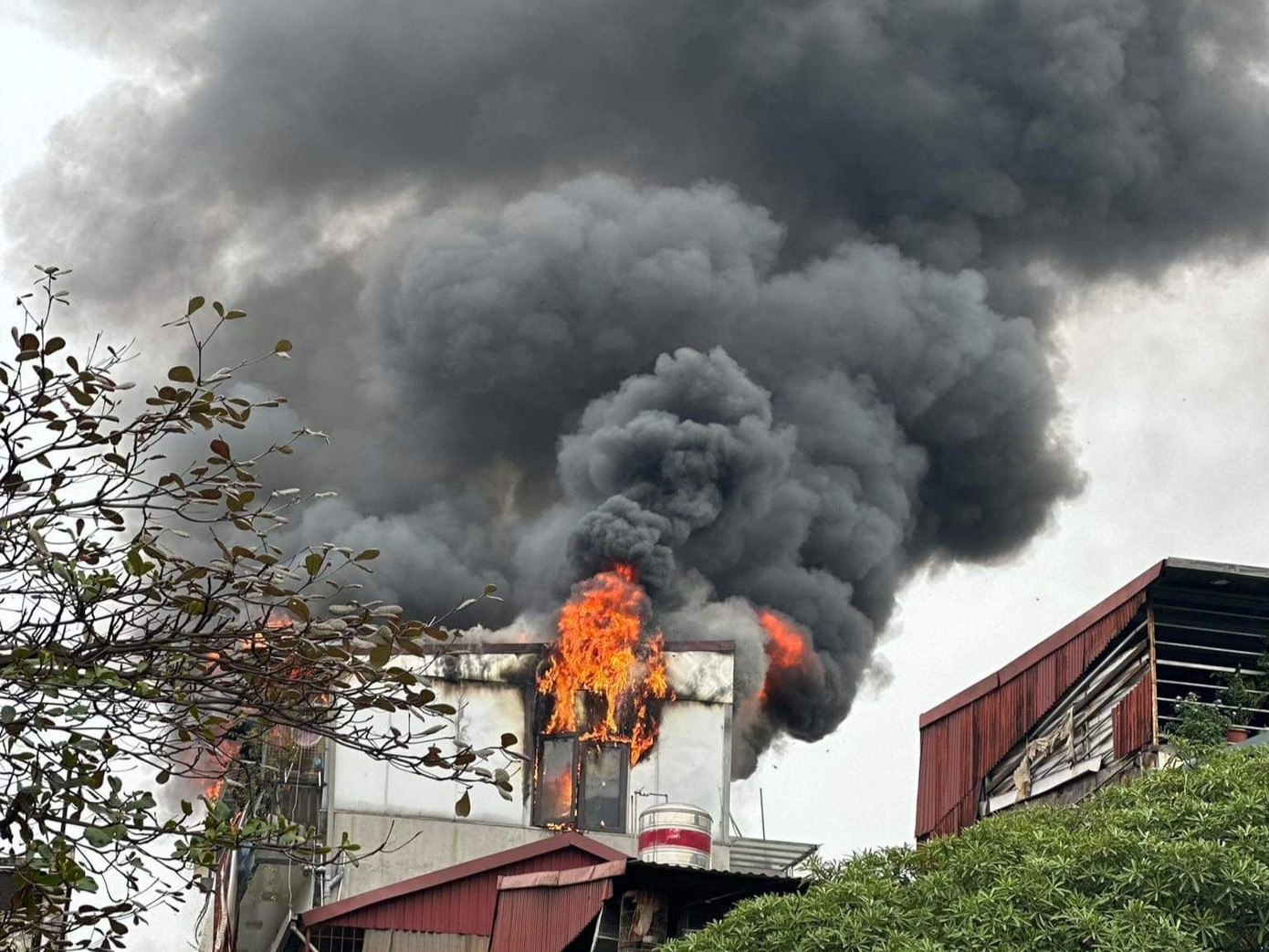 Hiện trường vụ cháy. Hiện trường vụ cháy.