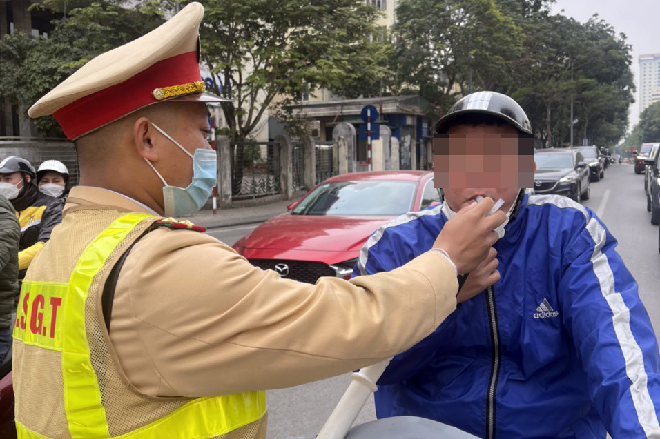 Đa phần người dân đã tuân thủ việc khi đã uống bia rượu là không lái xe. Đa phần người dân đã tuân thủ việc khi đã uống bia rượu là không lái xe.