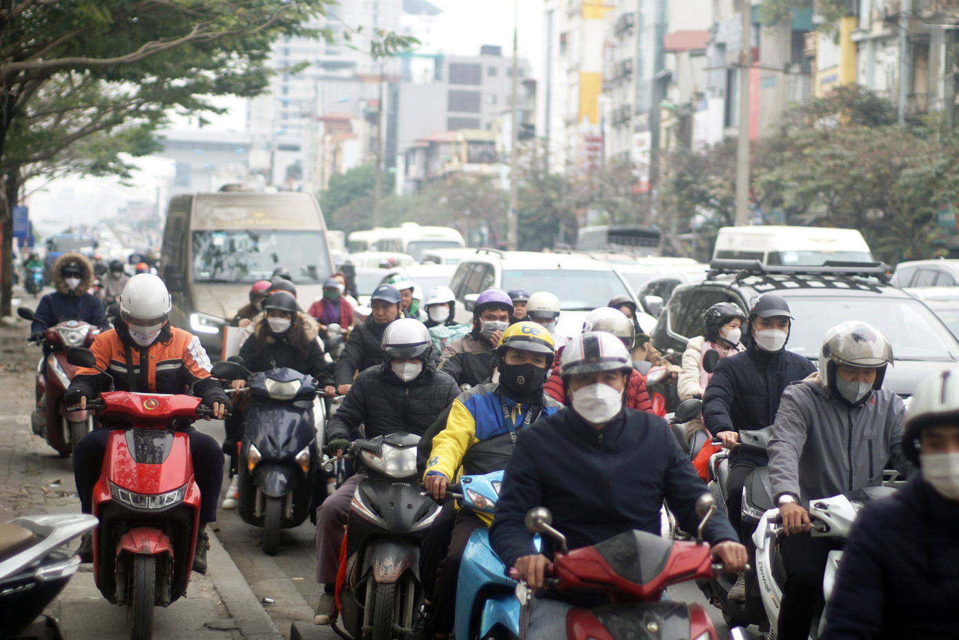 Từ khoảng hơn 15h cùng ngày, tuyến đường Giải Phóng hướng đi QL1A lượng phương tiện tăng cao nên đã xuất hiện tình trạng ùn ứ giao thông tại một số khu vực. Ảnh: Thanh Hà Từ khoảng hơn 15h cùng ngày, tuyến đường Giải Phóng hướng đi QL1A lượng phương tiện tăng cao nên đã xuất hiện tình trạng ùn ứ giao thông tại một số khu vực. Ảnh: Thanh Hà