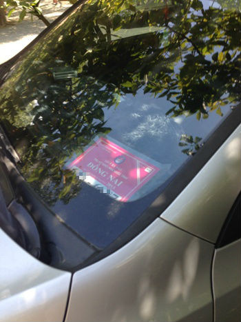  Rất nhiều xe mang biển số cá nhân được cấp giấy ra vào trụ sở tỉnh ủy Đồng Nai hoặc trụ sở khối nhà nước tỉnh...