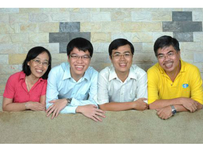 Nếu bung ra làm kinh tế, gia đình của Lê Quang Liêm sẽ rất giàu có bởi bố mẹ anh đều là những kiến trúc sư tài năng. Nhưng vì Lê Quang Liêm, họ đều xin nghỉ việc ở công ty để theo anh trong những giải đấu