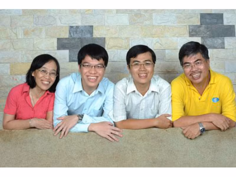 Nếu bung ra làm kinh tế, gia đình của Lê Quang Liêm sẽ rất giàu có bởi bố mẹ anh đều là những kiến trúc sư tài năng. Nhưng vì Lê Quang Liêm, họ đều xin nghỉ việc ở công ty để theo anh trong những giải đấu. Nếu bung ra làm kinh tế, gia đình của Lê Quang Liêm sẽ rất giàu có bởi bố mẹ anh đều là những kiến trúc sư tài năng. Nhưng vì Lê Quang Liêm, họ đều xin nghỉ việc ở công ty để theo anh trong những giải đấu