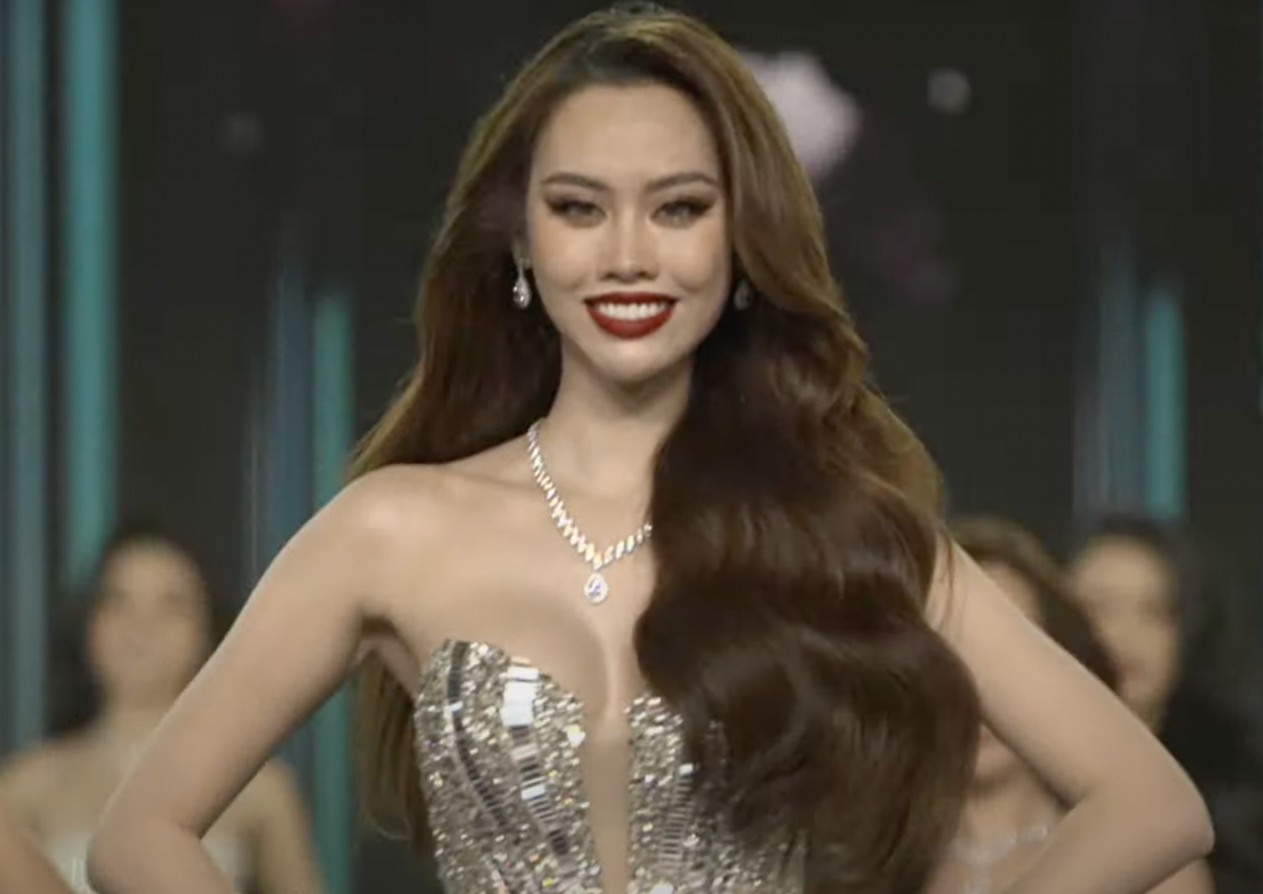 Họ biết làm chủ sân khấu và những bước catwalk.