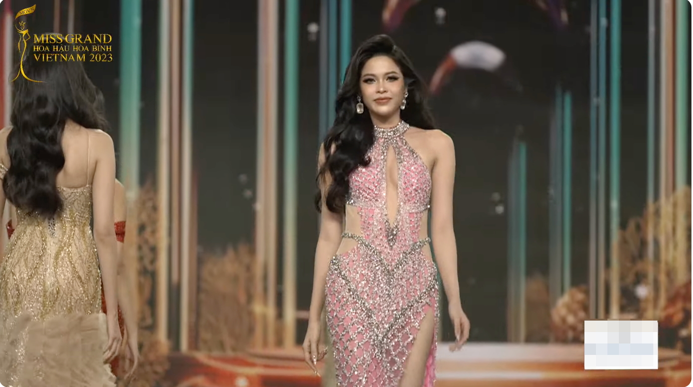 Các thí sinh đều cố gắng phô diễn những điểm mạnh của bản thân.