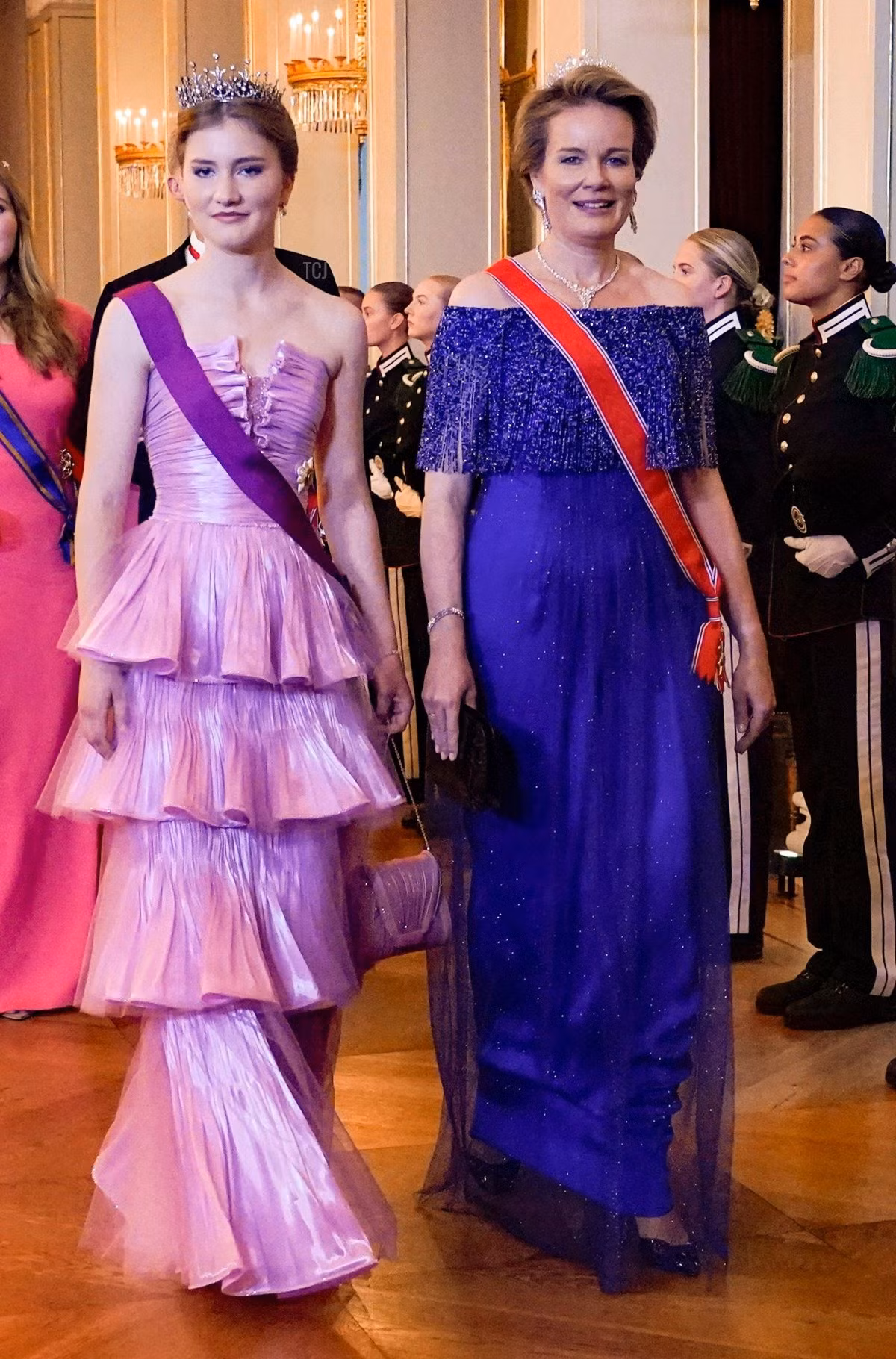 Công chúa Elisabeth (SN 2001) là người thừa kế ngai vàng Hoàng gia Bỉ. Cô là con cả trong số 4 người con (hai gái và hai trai) của Vua Philippe và Hoàng hậu Mathilde. Khác với Tây Ban Nha, kể từ năm 1991, pháp luật Bỉ quy định vương vị được truyền cho con cả, bất kể là con trai hay con gái. Sau khi cha lên ngôi vào năm 2013, cô giữ tước hiệu Nữ công tước xứ Brabant. Ảnh: Getty Images.