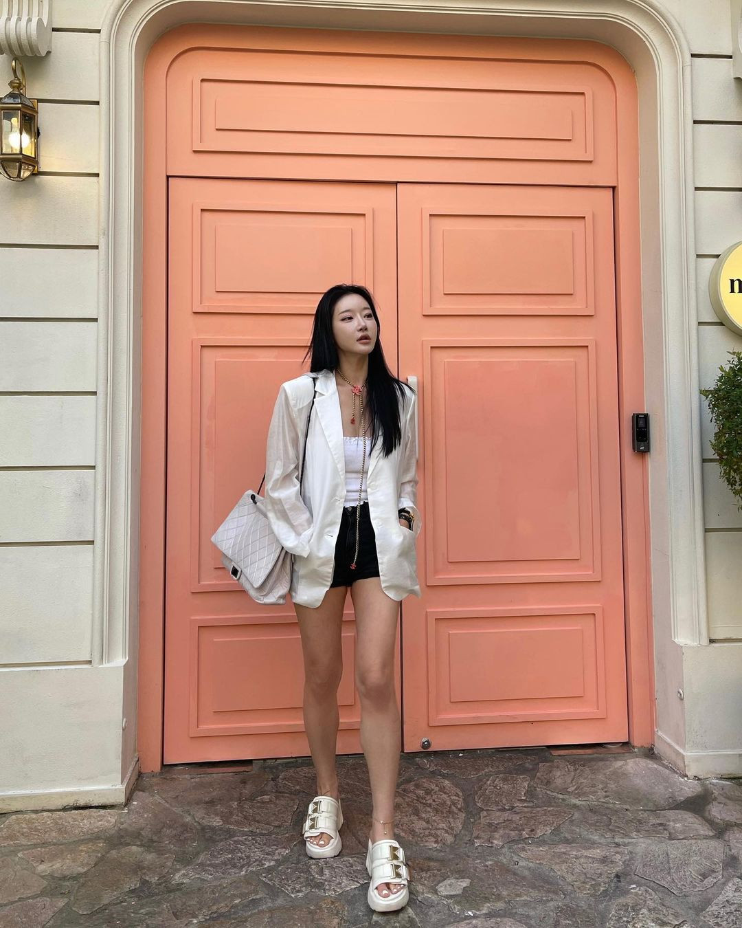 Ngoài ra, Sarah quản lý cơ thể nghiêm ngặt. Cô thường xuyên tập luyện thể dục. Các bộ môn yêu thích là nhảy, pilates và gym.