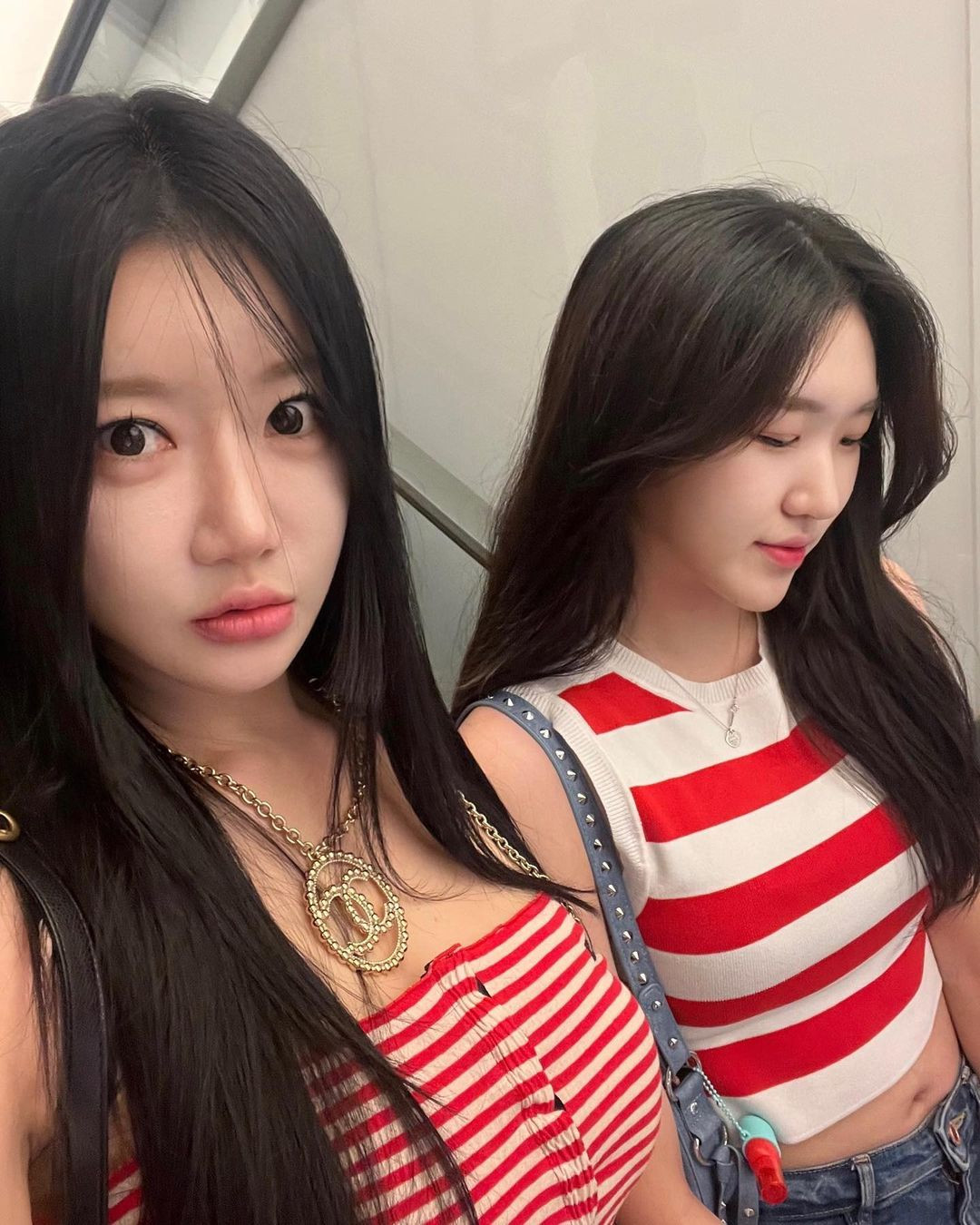 Không chỉ sắc vóc "hack tuổi", Sarah còn có phong cách thời trang hiện đại, sành điệu và trẻ trung không kém con gái.