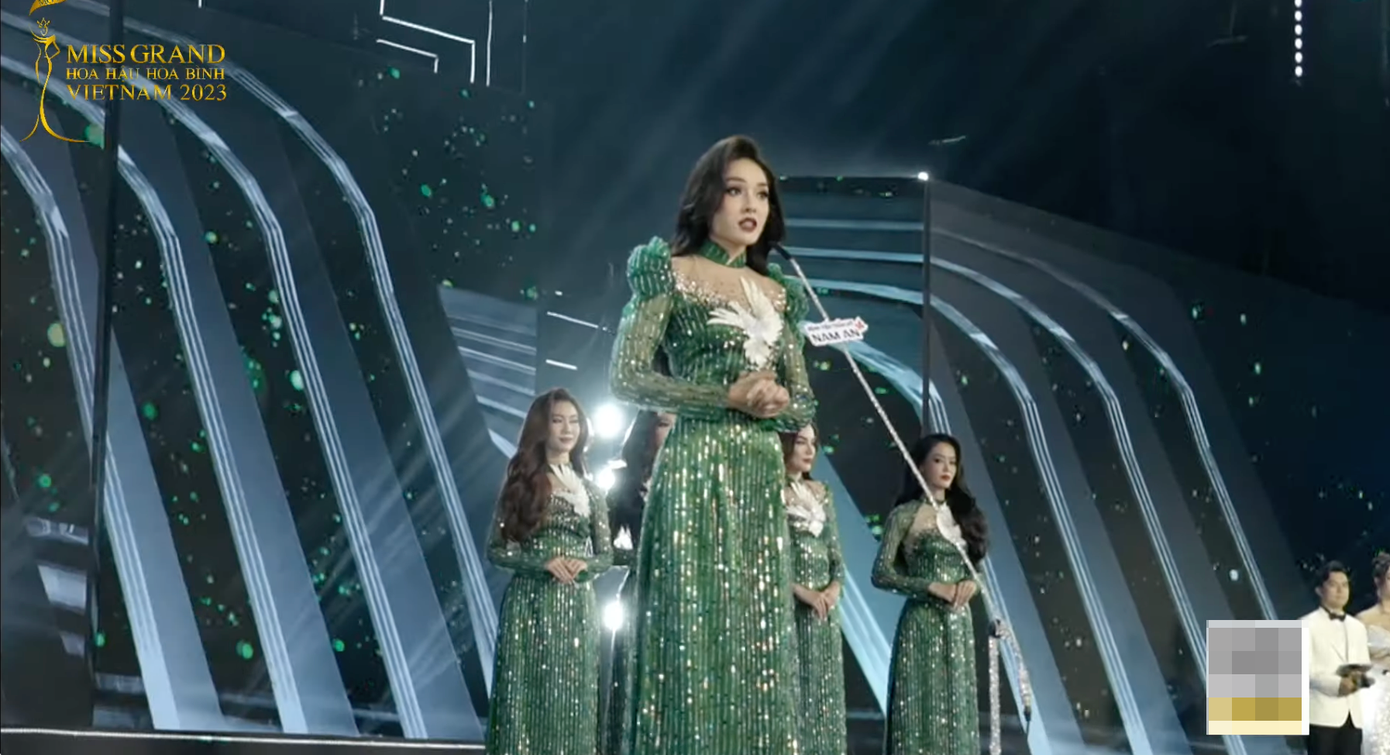 Mỗi cô gái có quan điểm riêng về hòa bình. Họ đề cập đến nhiều vấn đề nhức nhối như chiến tranh, bạo lực học đường, bạo hành gia đình, lòng bao dung với người khác...