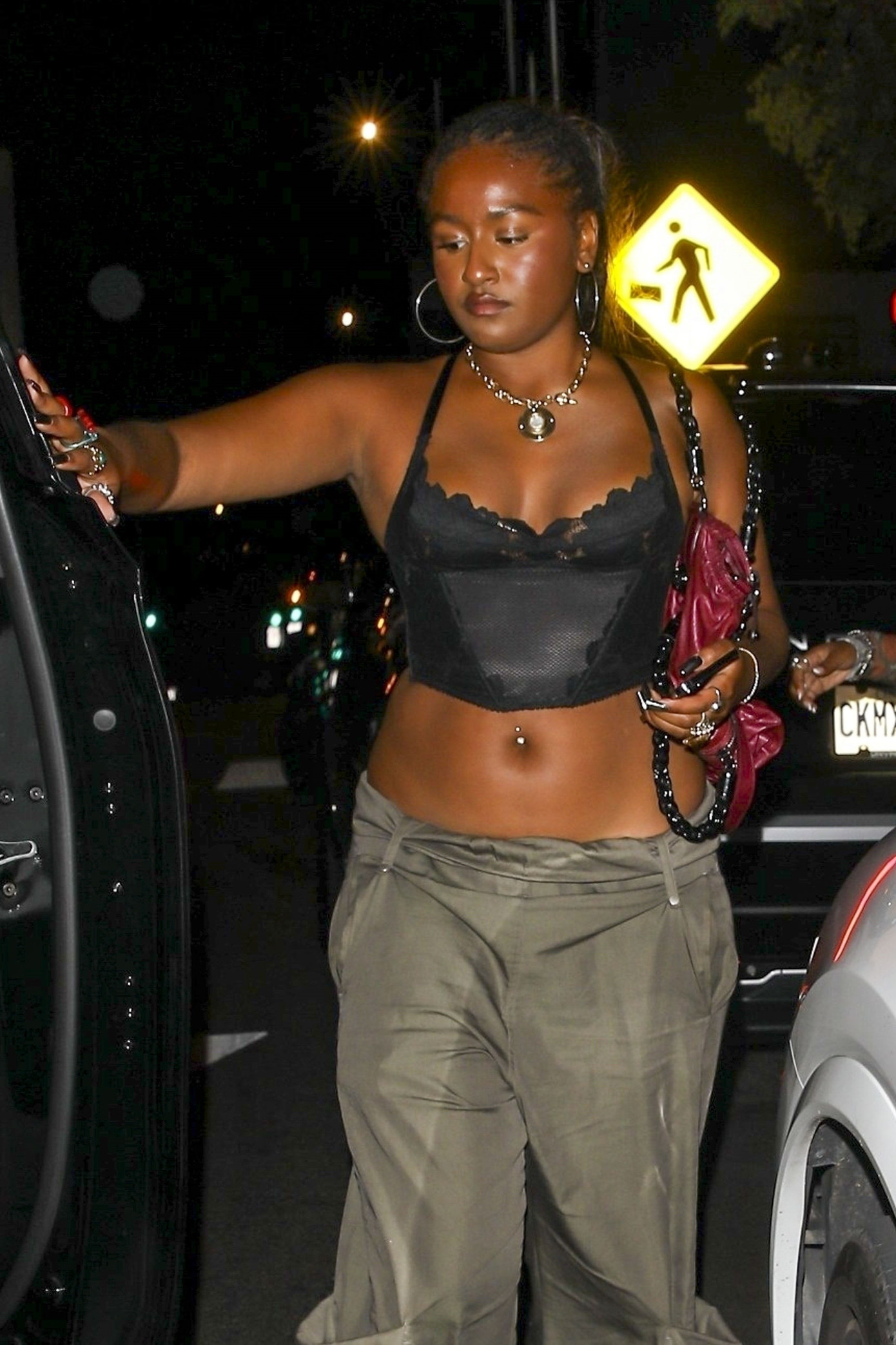 Sasha đón sinh nhật 22 tuổi vào tháng 6. Cô cũng vừa tốt nghiệp Đại học Nam California, chưa rõ sẽ chọn công việc trong lĩnh vực gì. Chị gái cô đang là biên kịch trẻ tiềm năng ở Hollywood.