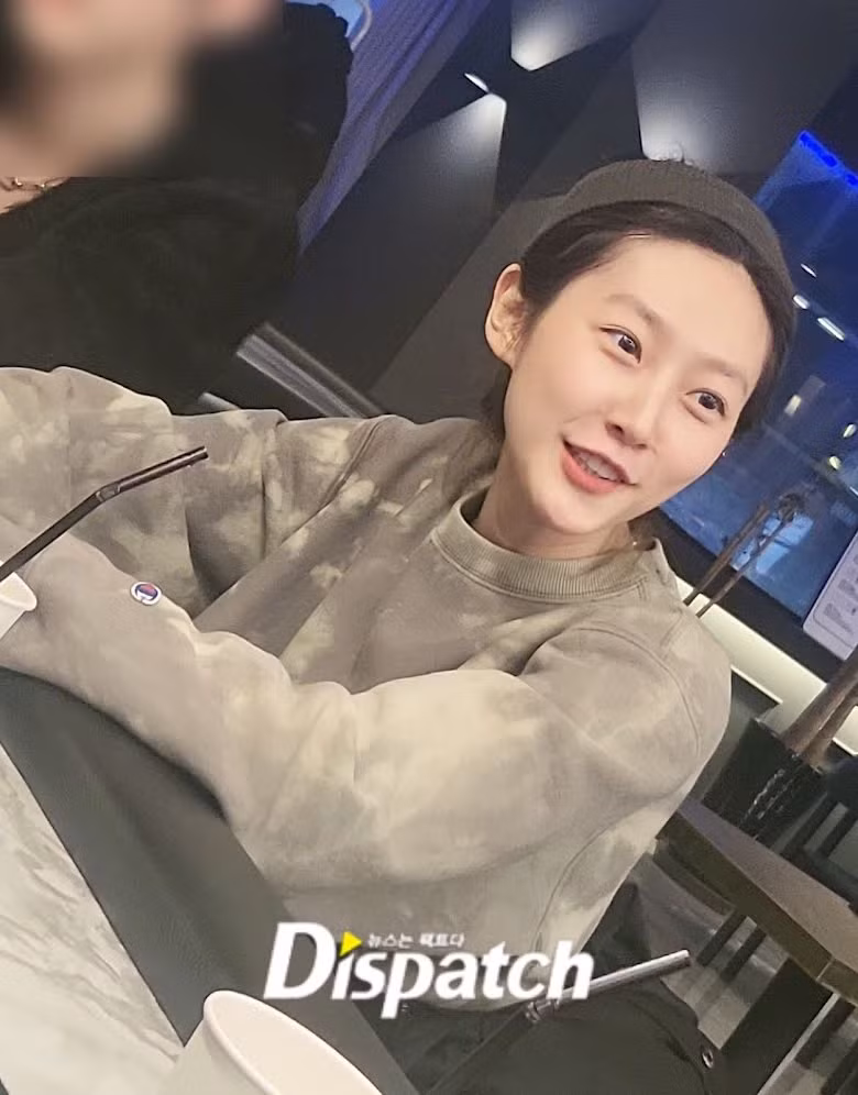 Kim Sae Ron bị tung ảnh đánh bạc sau khi than nghèo kể khổ.