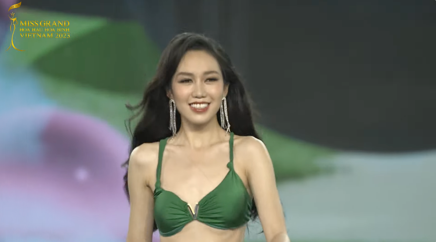 Top 20 phô diễn hình thể gợi cảm cùng những bước catwalk đầy năng lượng trong phần thi Áo tắm.