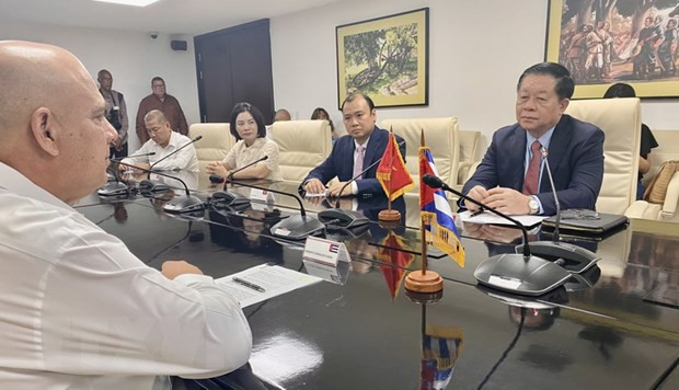 Trưởng ban Tuyên giáo Trung ương Nguyễn Trọng Nghĩa gặp gỡ ông Roberto Morales Ojeda, Ủy viên Bộ Chính trị, Thường trực Ban Bí thư Đảng Cộng sản Cuba. (Ảnh: Mai Phương/TTXVN) Trưởng ban Tuyên giáo Trung ương Nguyễn Trọng Nghĩa gặp gỡ ông Roberto Morales Ojeda, Ủy viên Bộ Chính trị, Thường trực Ban Bí thư Đảng Cộng sản Cuba. (Ảnh: Mai Phương/TTXVN)