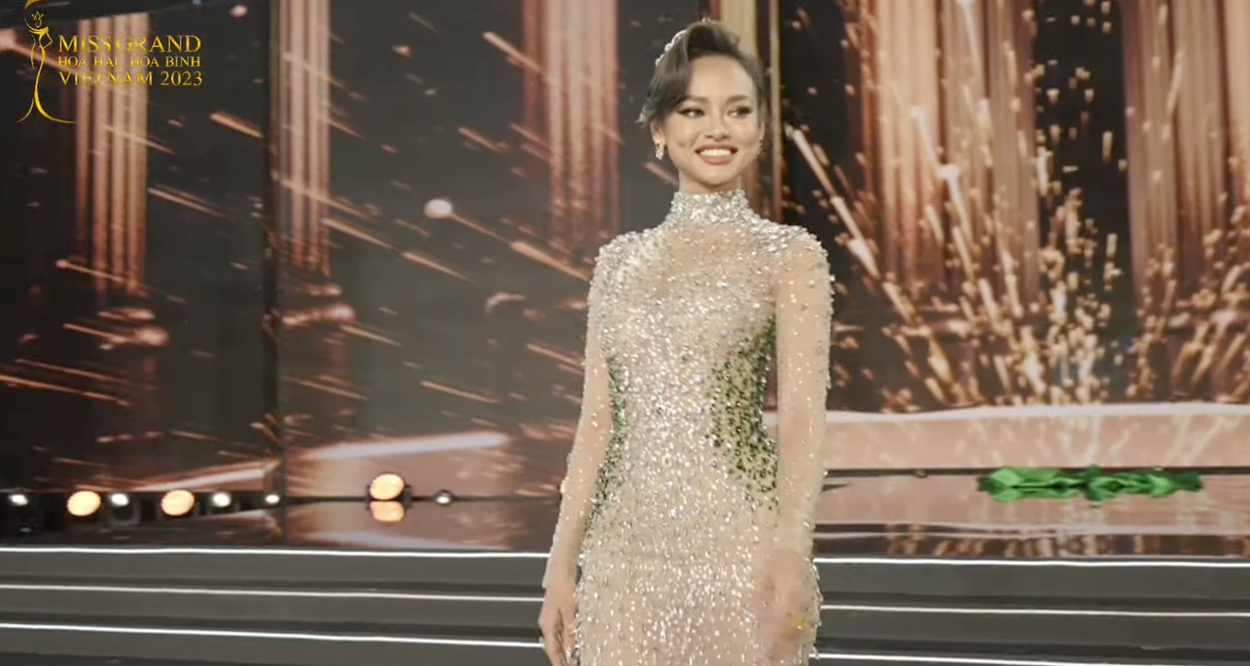 Á hậu 4 Ngô Thị Quỳnh Mai gây ấn tượng với nụ cười rạng rỡ.