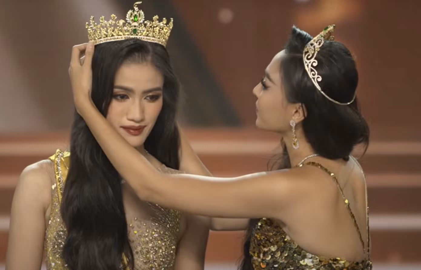 Á hậu 2 Trương Quí Minh Nhàn. Á hậu 2 Trương Quí Minh Nhàn.