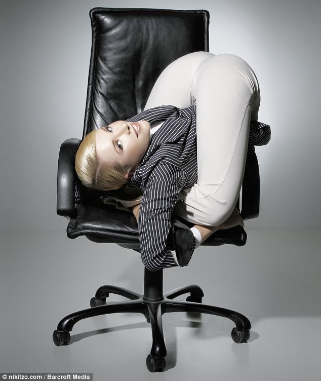 Kiểu ngồi làm việc không ai có