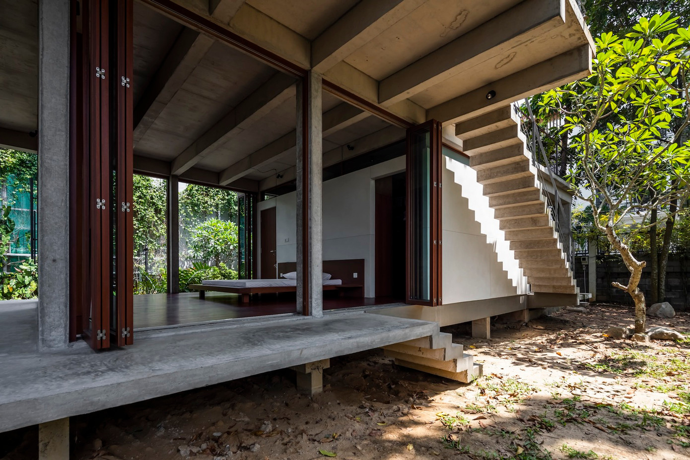 Ý tưởng xây dựng này được sử dụng rộng rãi khắp Đông Nam Á do chi phí và kỹ thuật xây dựng tiết kiệm và dễ dàng, trong khi vẫn đảm bảo tuân theo hình thức và phương pháp hiện đại mà không cần kỹ thuật đặc biệt.