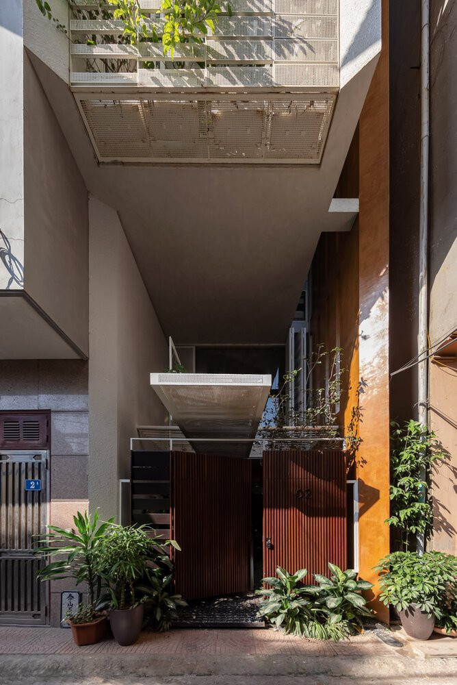 Ngôi nhà này được xây dựng trên khu đất có diện tích 3,6mx16m trong con ngõ nhỏ giữa lòng Hà Nội. Ngôi nhà này được xây dựng trên khu đất có diện tích 3,6mx16m trong con ngõ nhỏ giữa lòng Hà Nội.